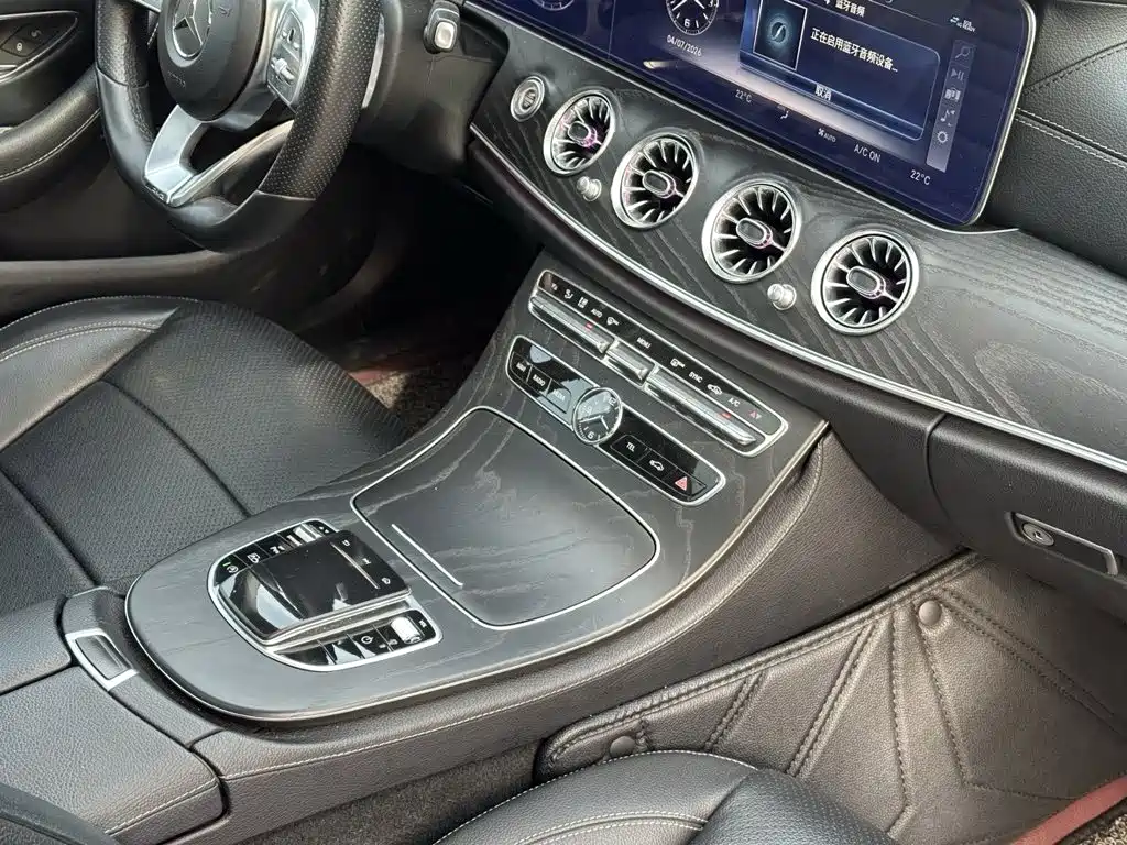 Mercedes-Benz E-Class — миниатюра 8