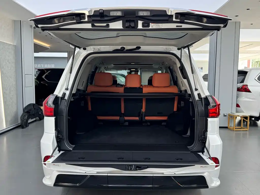 Lexus LX — миниатюра 21