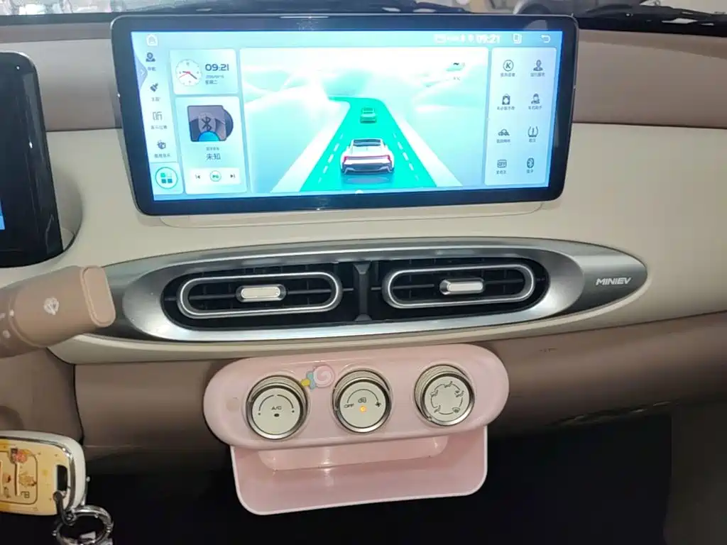Wuling MINIEV — миниатюра 13