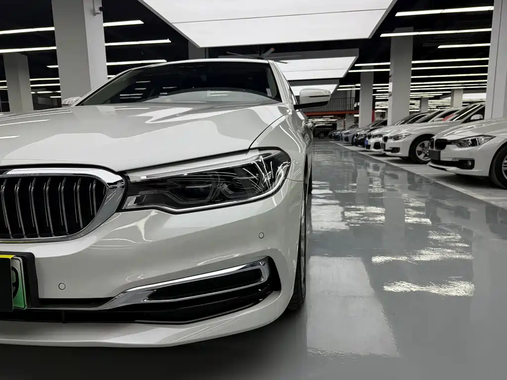 BMW 5 Series New Energy — миниатюра 26