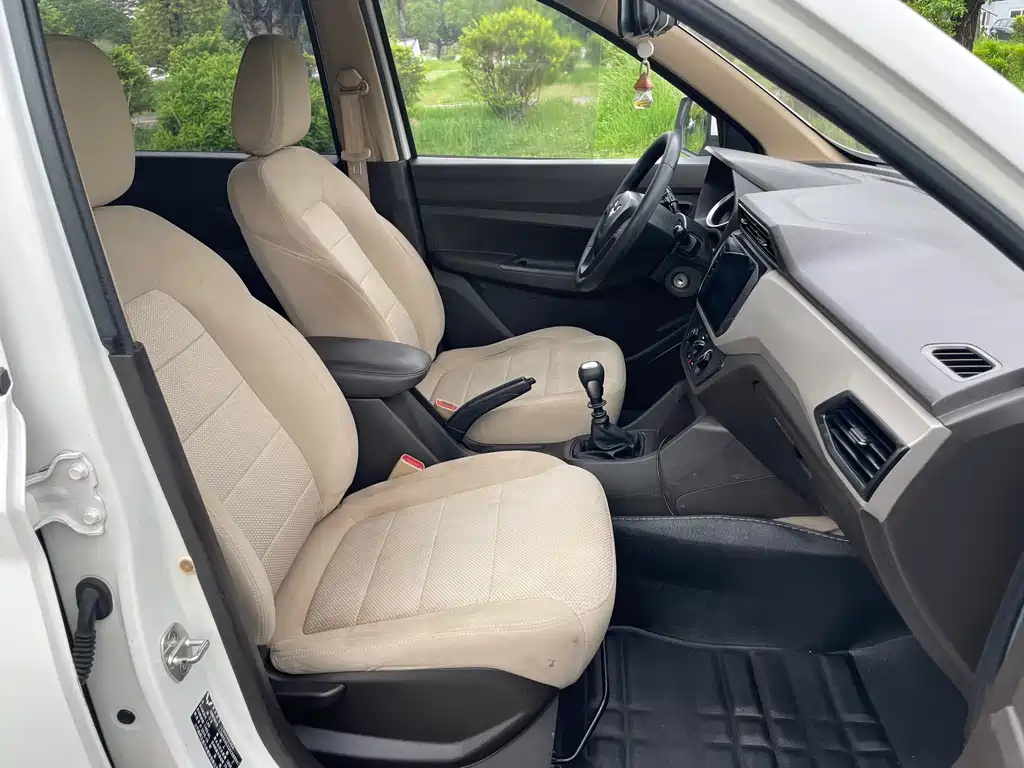 Wuling Hongguang — миниатюра 15