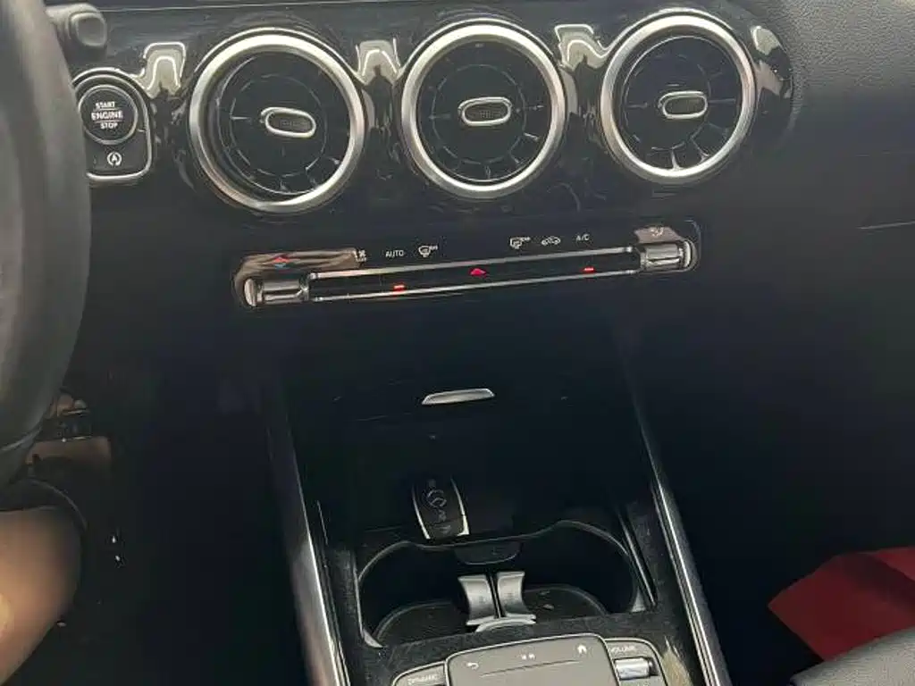 Mercedes-Benz GLA — миниатюра 12