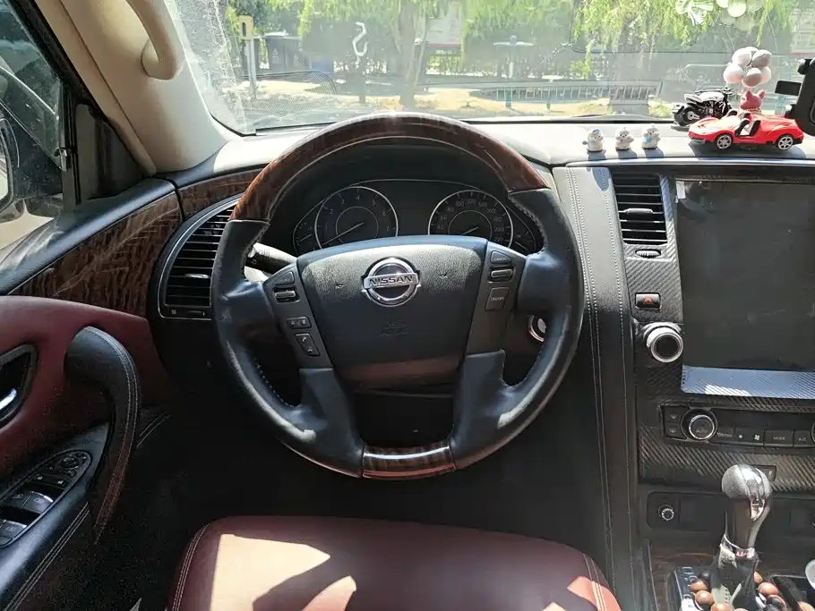 Nissan Patrol — миниатюра 15