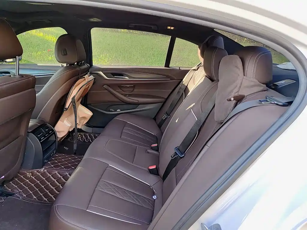 BMW 5 Series New Energy — миниатюра 8