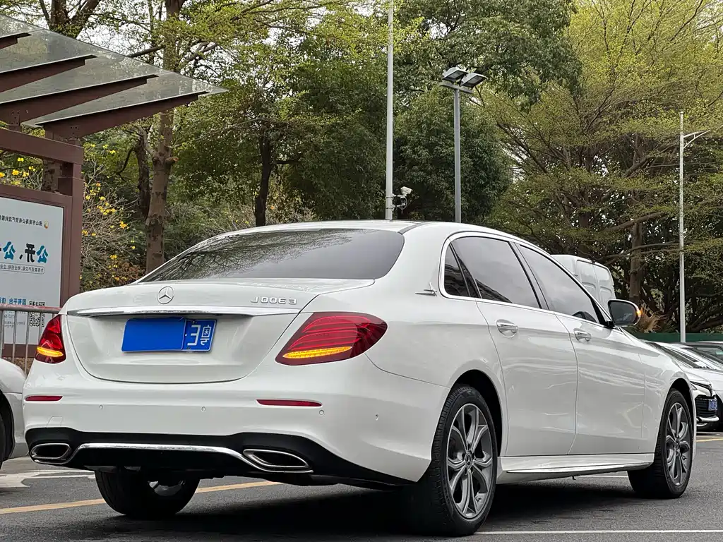 MERCEDES-BENZ E CLASS