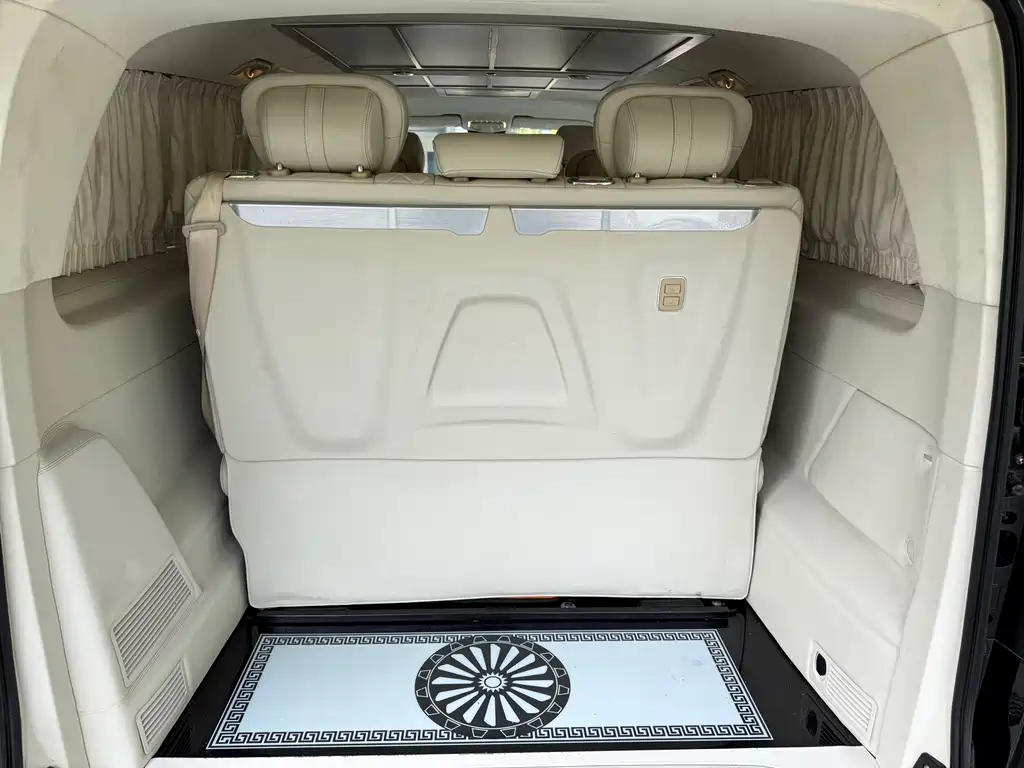 Mercedes-Benz Vito 2021 2.0T Elite 7 мест