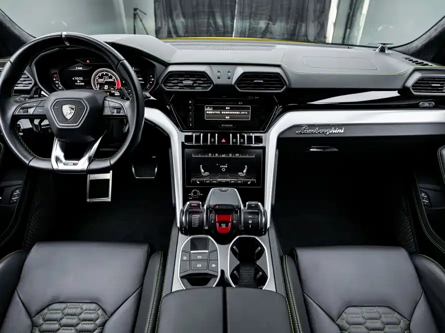 Lamborghini Urus — миниатюра 10