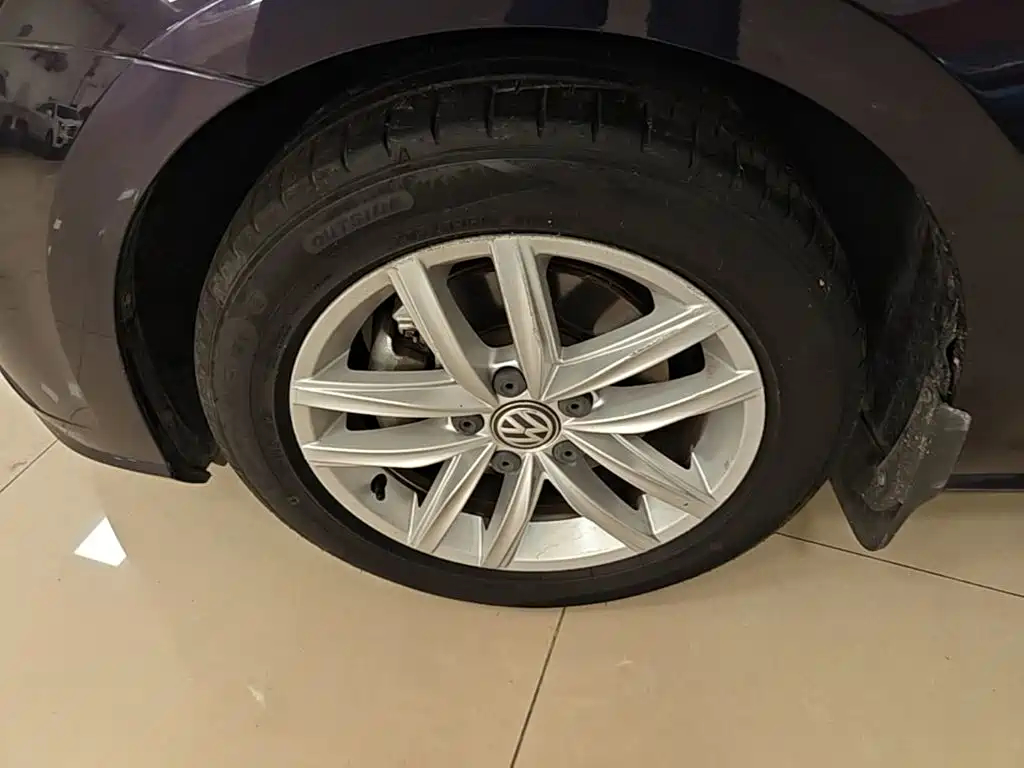 Volkswagen Golf — миниатюра 23