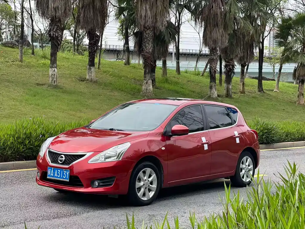 Nissan Tiida 2015