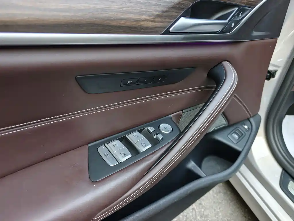 BMW 5 Series New Energy — миниатюра 17