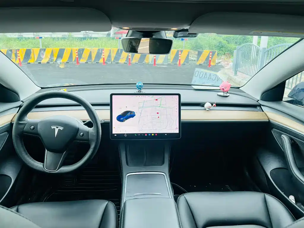 Tesla Model 3 — миниатюра 5