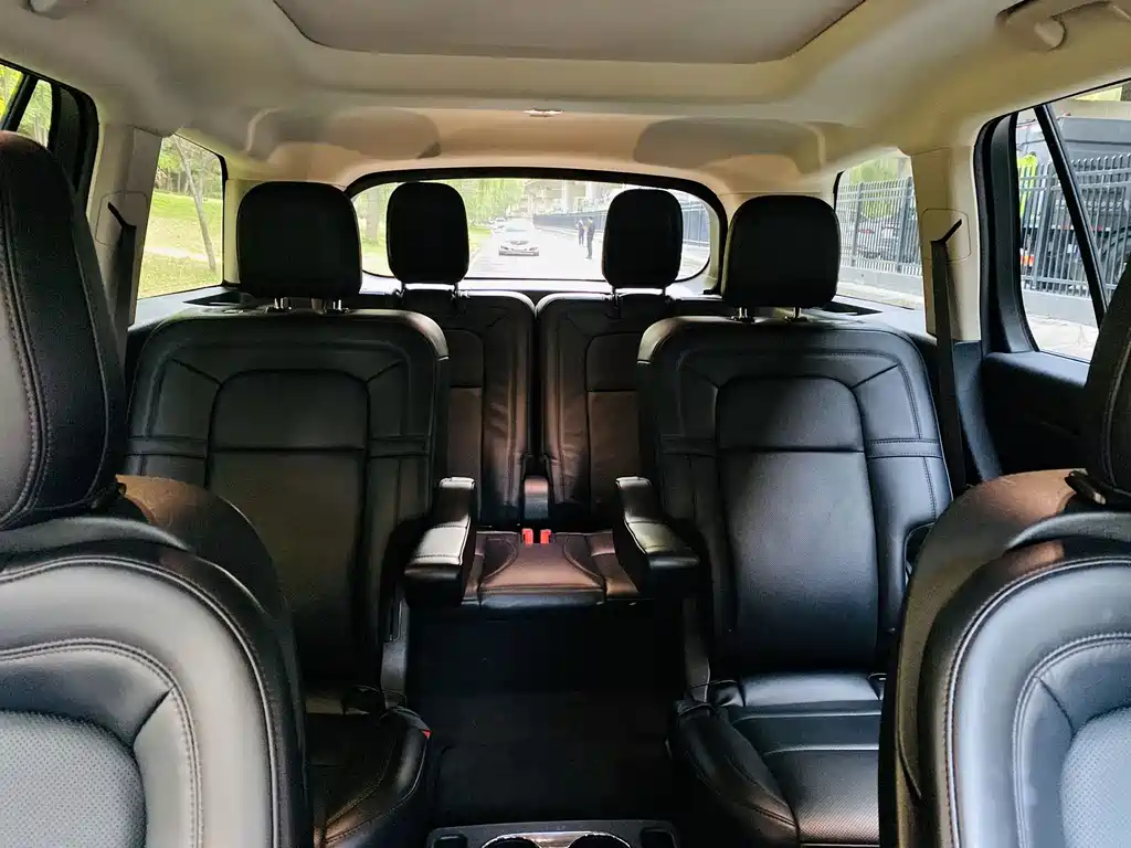Lincoln Aviator — миниатюра 15