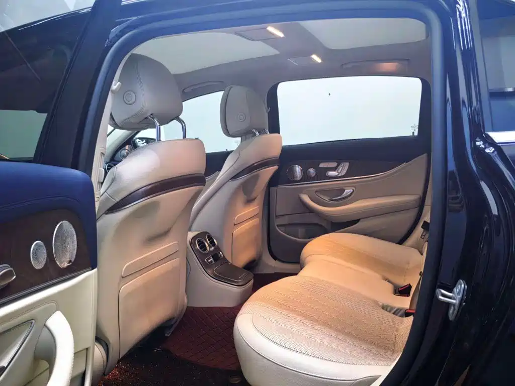 Mercedes-Benz E-Class — миниатюра 10