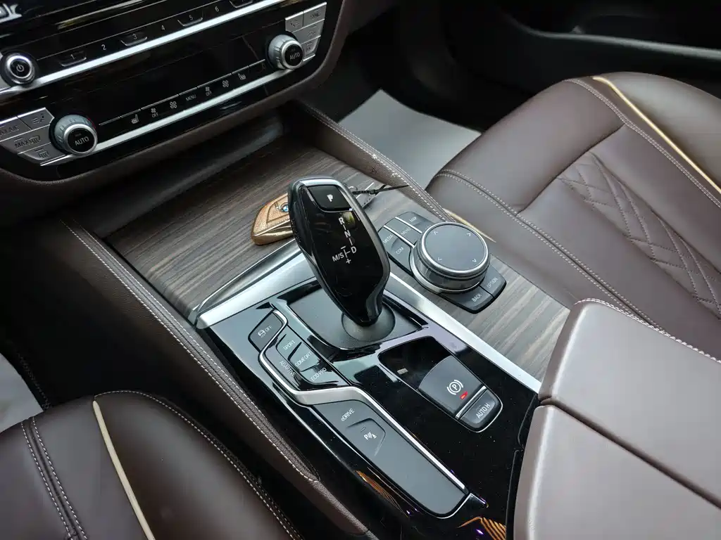 BMW 5 Series New Energy — миниатюра 29