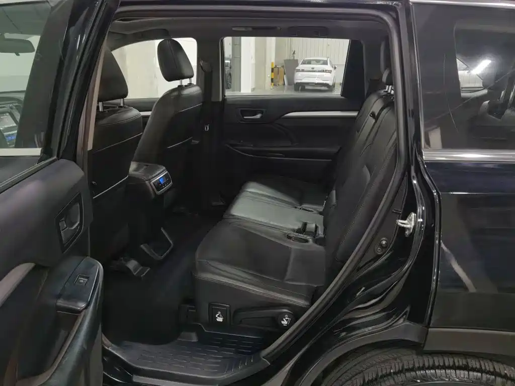 Toyota Highlander — миниатюра 15
