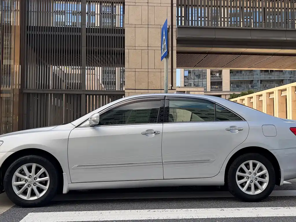 Toyota Camry — миниатюра 25