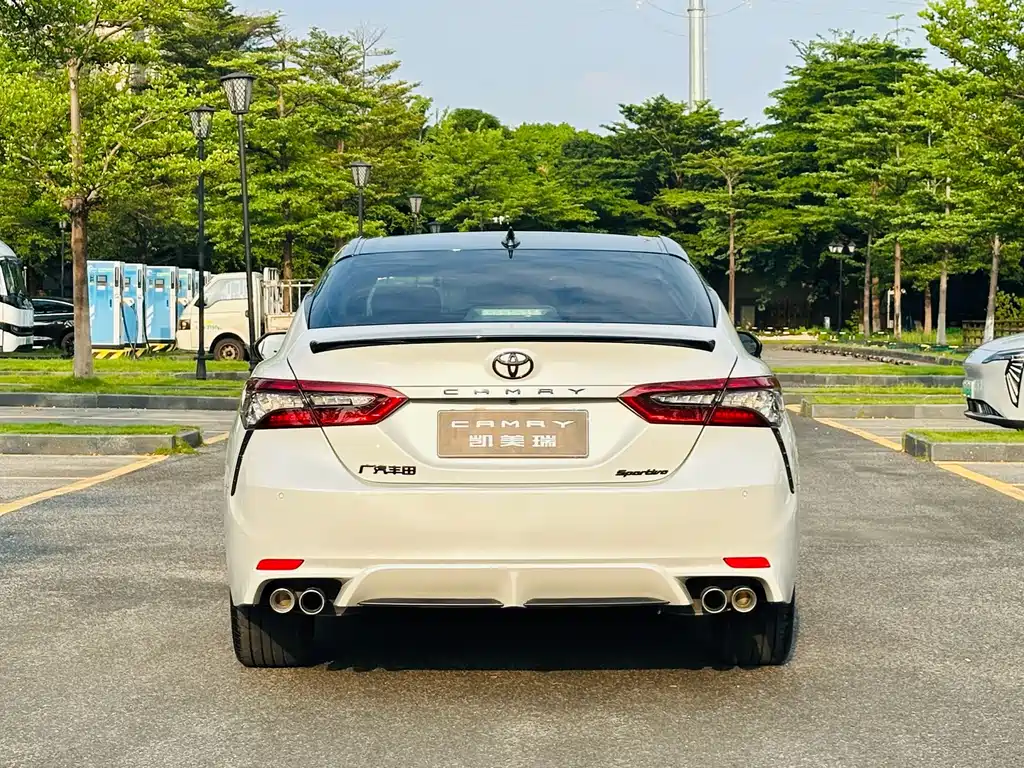 Toyota Camry — миниатюра 5