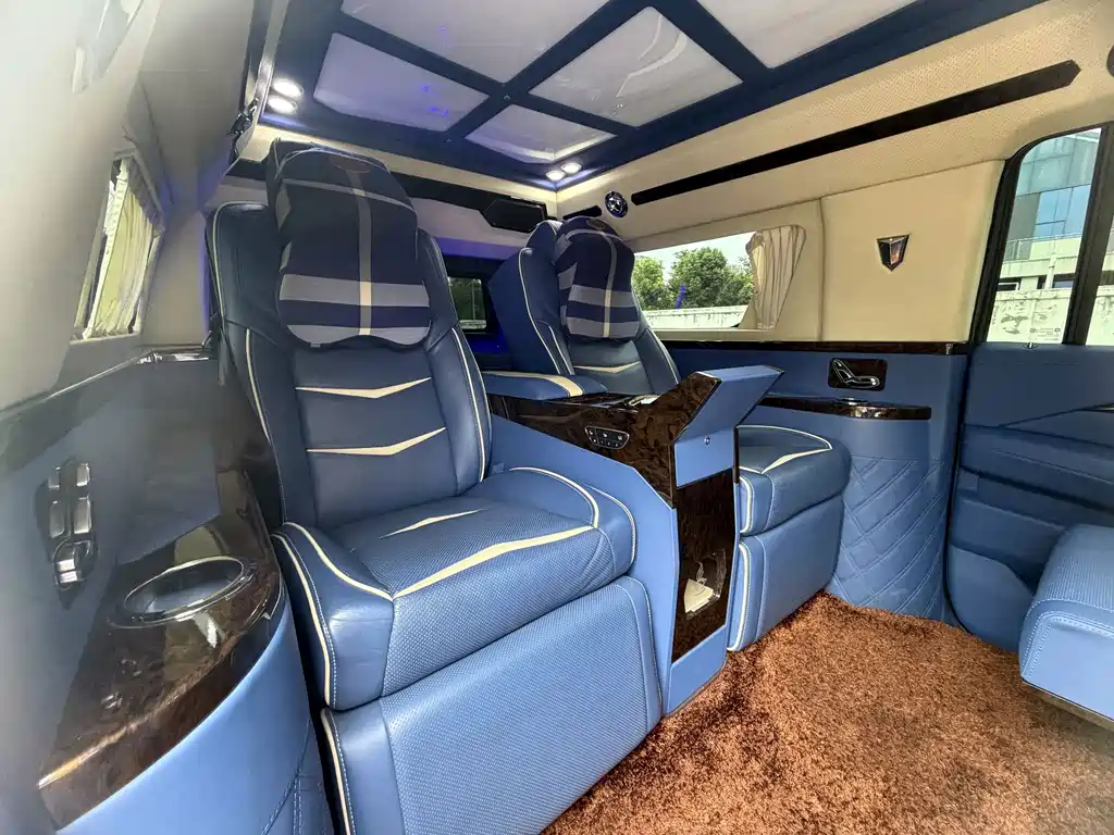 Cadillac Escalade — миниатюра 13
