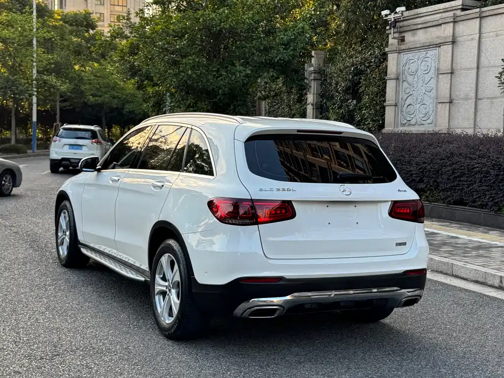 MERCEDES-BENZ GLC