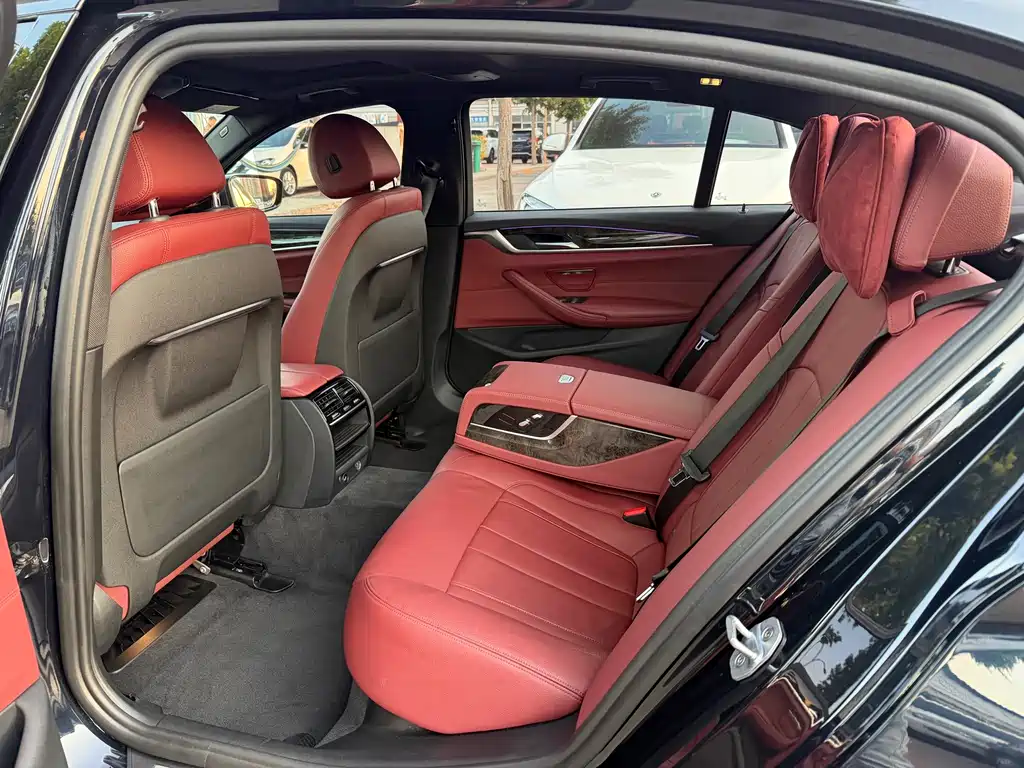 BMW 5 Series — миниатюра 6