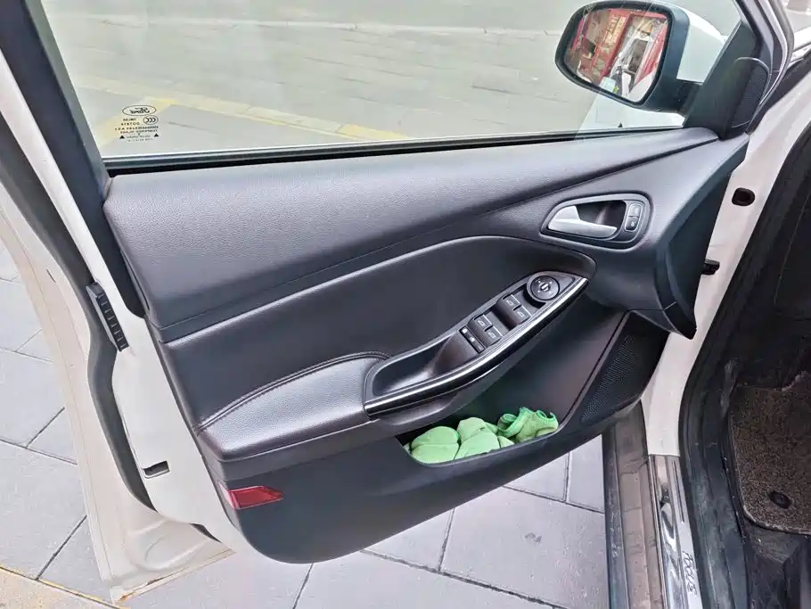 Ford Focus — миниатюра 7