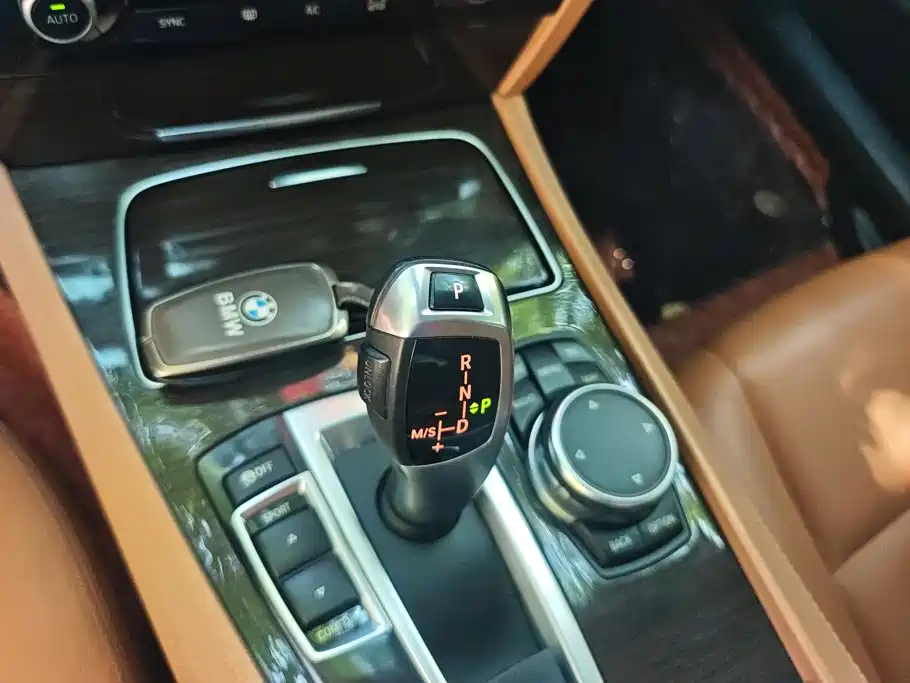 BMW 7 Series — миниатюра 16