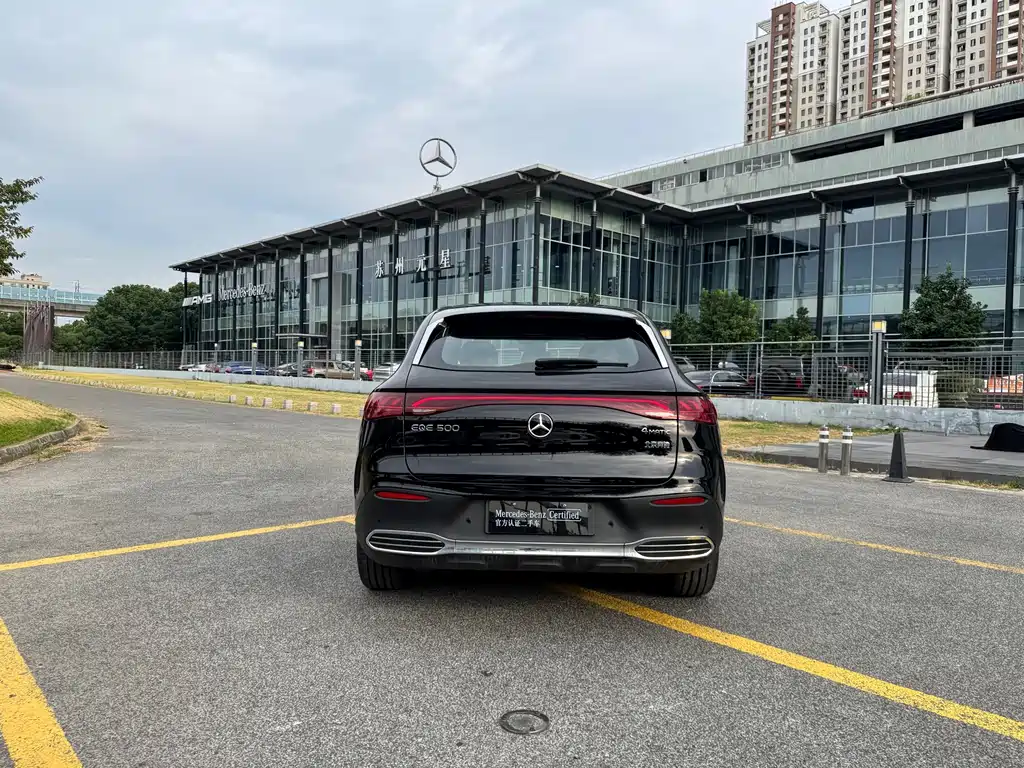 Mercedes-Benz EQE SUV — миниатюра 19
