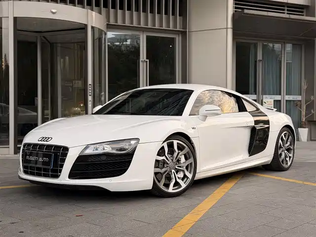 Audi R8