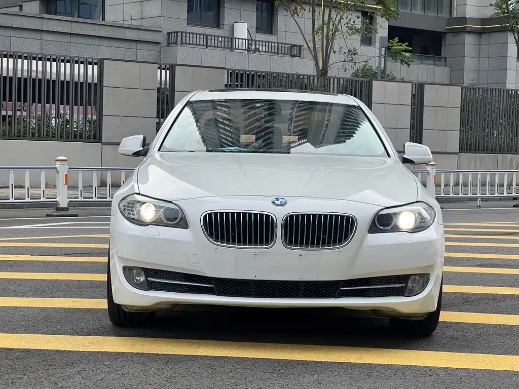 BMW 5 Series — миниатюра 6