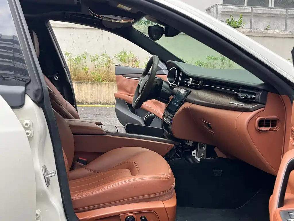 Maserati Quattroporte — миниатюра 11