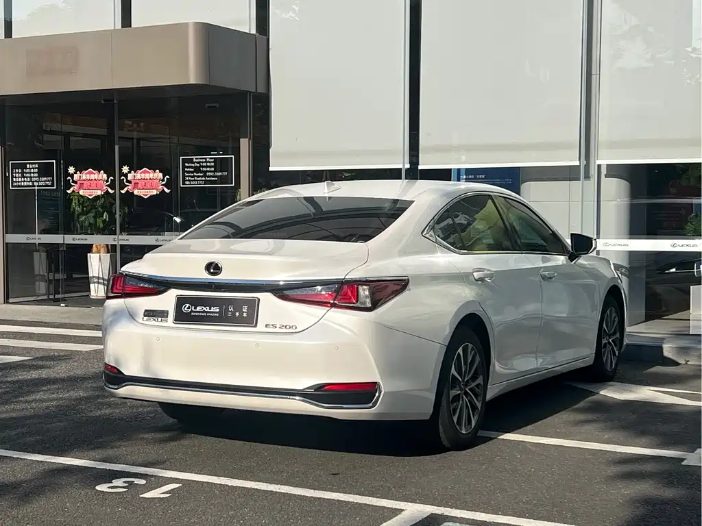 Lexus ES — миниатюра 7