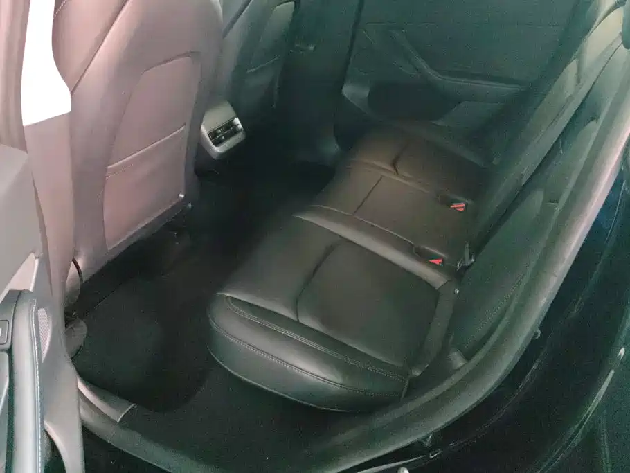 Tesla Model Y — миниатюра 11