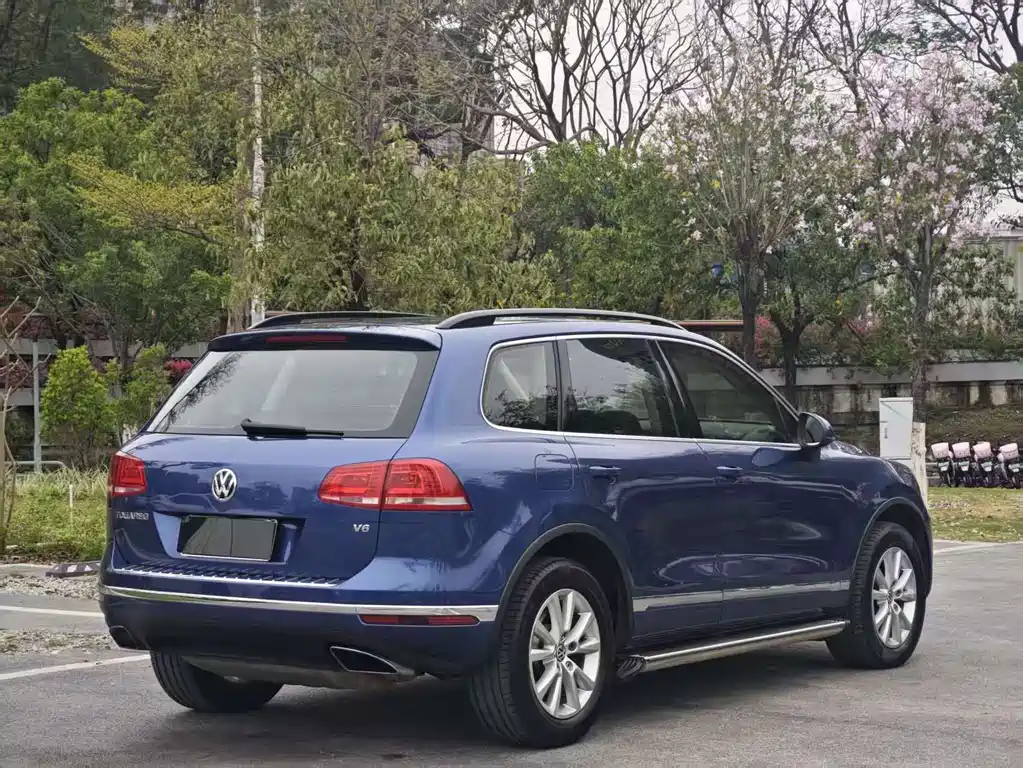 VOLKSWAGEN TOUAREG