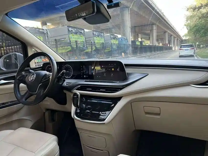 Buick GL8 — миниатюра 8