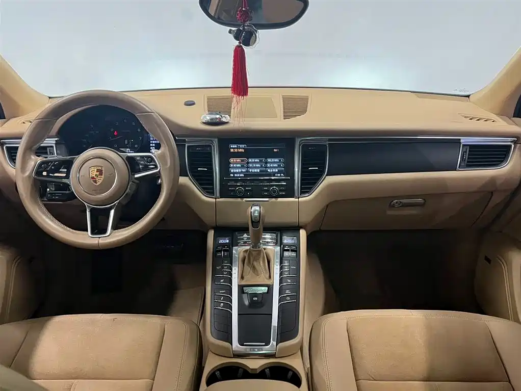 Porsche Macan — миниатюра 4