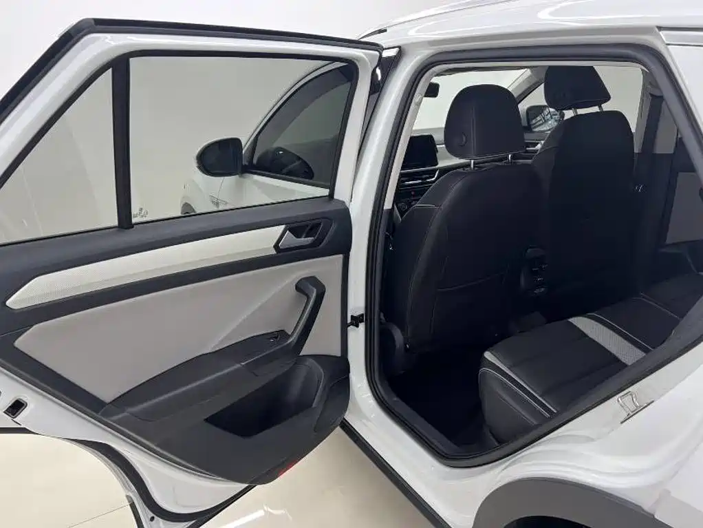 Volkswagen T-Roc — миниатюра 11