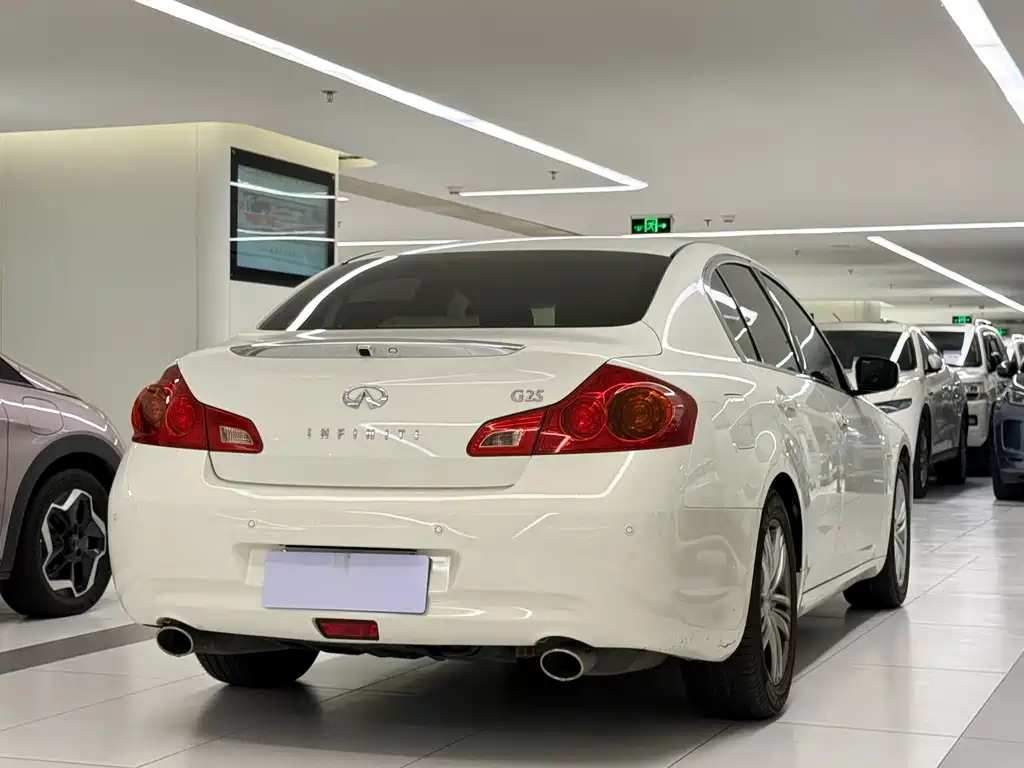 Infiniti G — миниатюра 6