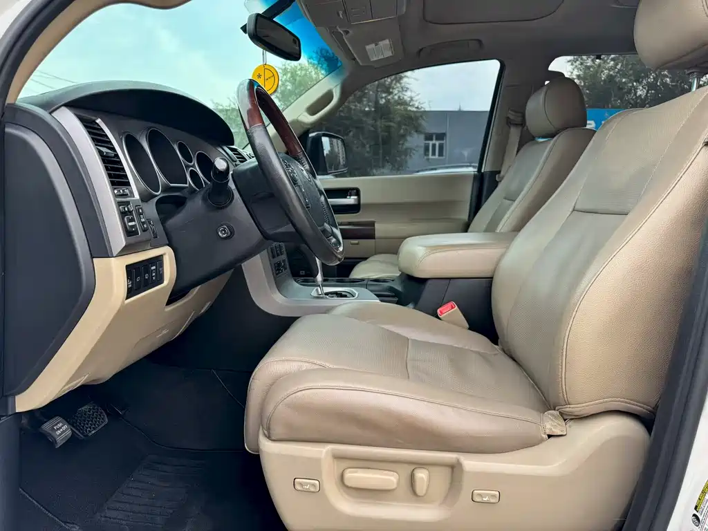 Toyota Sequoia — миниатюра 4
