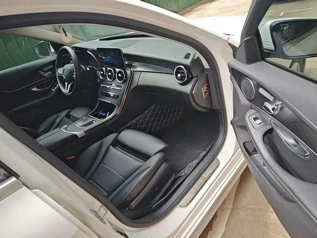 Mercedes-Benz C-Class — миниатюра 3