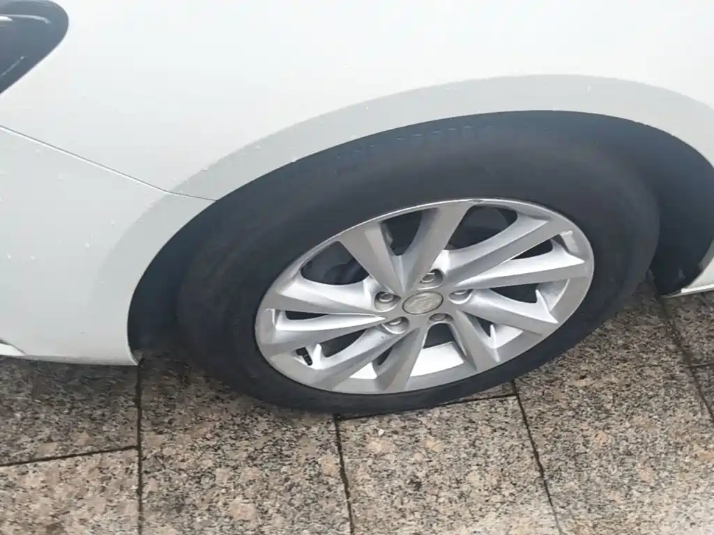 Buick Verano — миниатюра 23