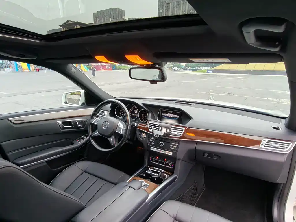 Mercedes-Benz E-Class — миниатюра 16