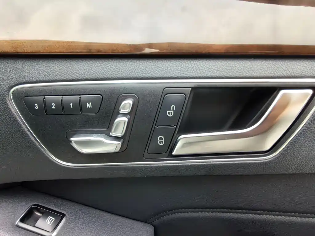 Mercedes-Benz E-Class — миниатюра 19