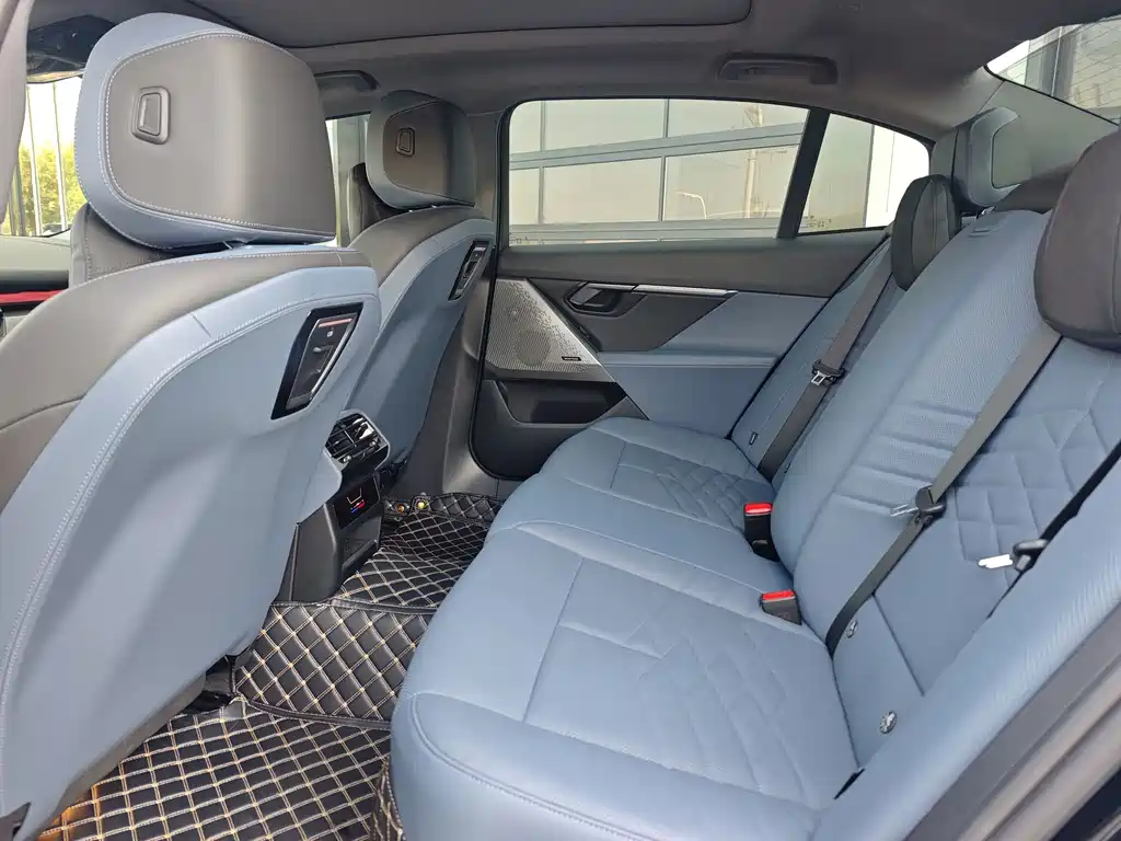 BMW i5 — миниатюра 12