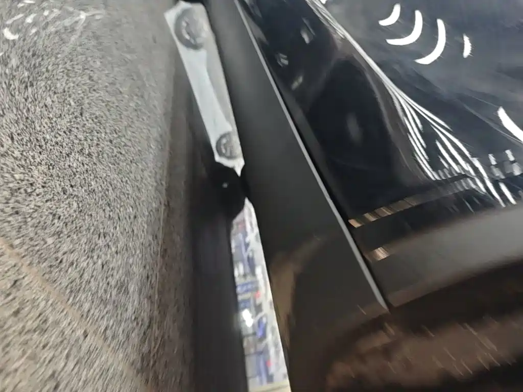 Tesla Model Y — миниатюра 21