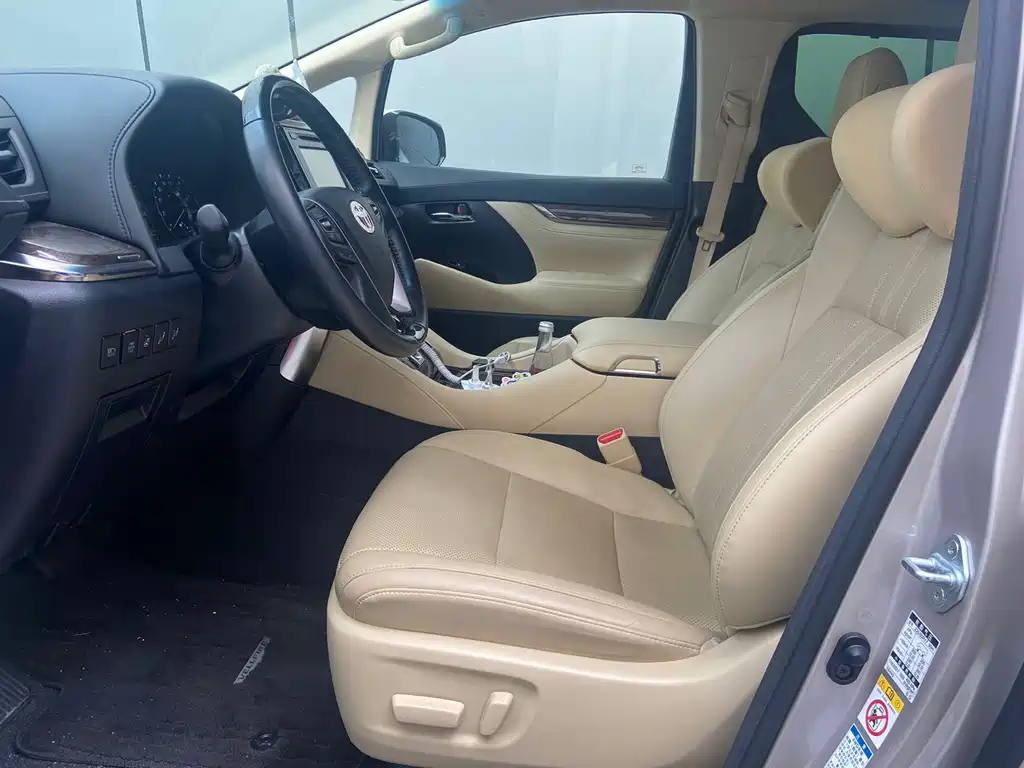 Toyota Vellfire — миниатюра 6
