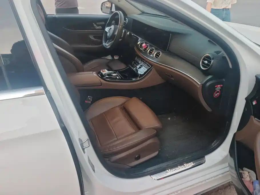 Mercedes-Benz E-Class — миниатюра 8