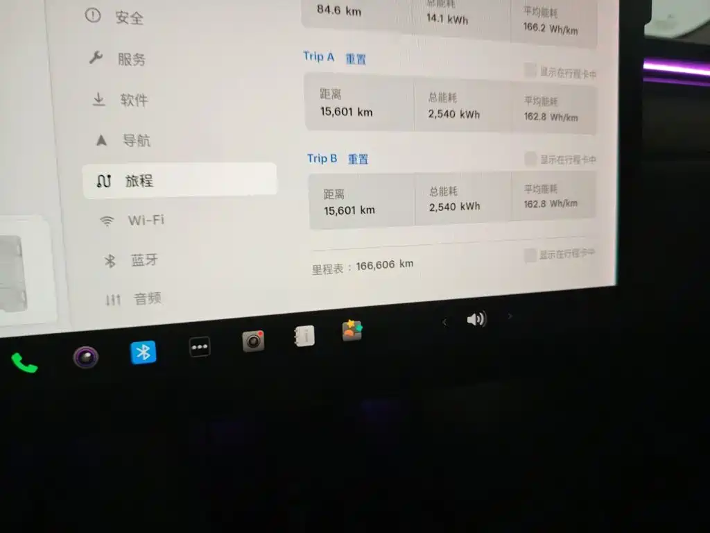 Tesla Model Y — миниатюра 5