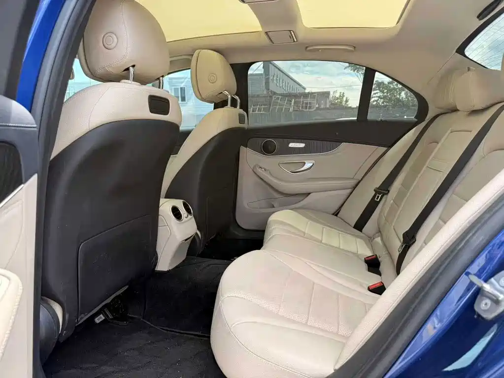 Mercedes-Benz C-Class — миниатюра 4