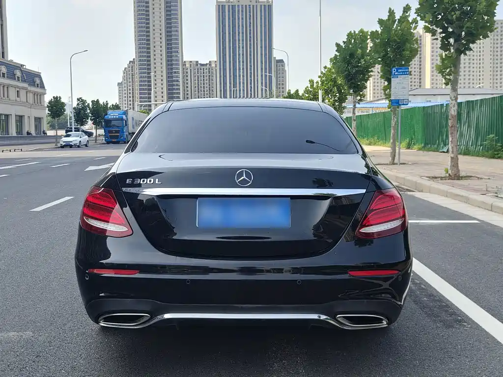 Mercedes-Benz E-Class — миниатюра 16