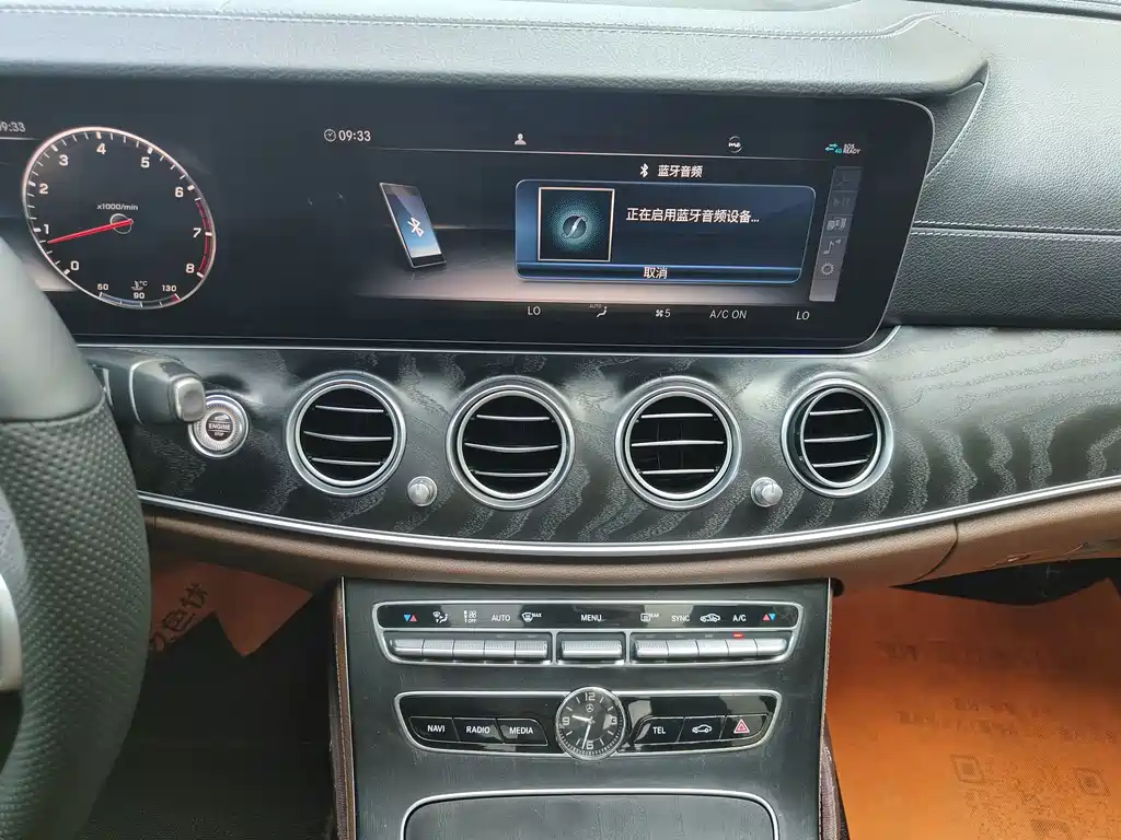 Mercedes-Benz E-Class — миниатюра 11
